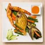 フィッシュ盛り合わせ(魚介7点・野菜4種) Fish Platter(Halal)（トルカリ神保町店）