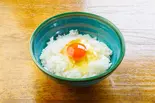 こだわり卵のTKG(だし醤油付き)（うどん色彩）