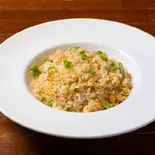 ガーリックチャーハン（にくまる 新宿東口店）