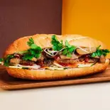 おすすめ焼き鳥肉バインミー Grilled Chicken Banh Mi（バインミーシンチャオ川口朝日店）