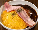 デミオムライス＆厚切りベーコン（とろとろオムライスのオムタマ亭）