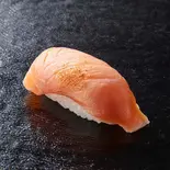 単品 炙りサーモン(小僧寿し 上目黒店)