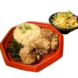 チャーハンと唐揚げ弁当（トラノハチワレ）