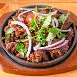 ドライマトンカレー dry mutton curry（東京インドアジアン オリーブ）