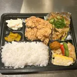 手作り唐揚げ生姜焼き弁当（ダイニングバー ひびき家）