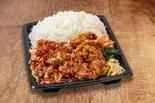 【デカ盛り】旨豚カルビ＆唐揚げ弁当(辛ダレ)（じゅうじゅうカルビ草加松原店）