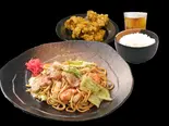 ミックス焼そばセット 麺大盛、具材も大盛（麺ダブルが無料 →大盛太麺ソース焼きそば 太陽の手）