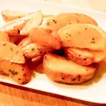 やみつきアンチョビポテト（イタリアンレストラン プルラーレ Italian Restaurants Plurale）
