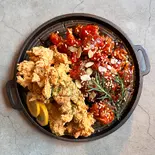 【やみつき】ヤンニョムハーフ＆ハーフ Yangnyeom half＆half Chicken（シンチャムトッポッキ 下北沢）