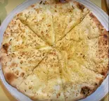 チーズガーリックナン（JASANA Dining＆Bar）