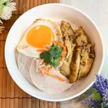 グリルチキンおこわ（Taiwan＆Vietnam Cafe BLACK BREW 玉造駅前店）