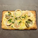 スクエアピッツァペスカトーレビアンカ SQUARE PIZZA PESCATORA BIANCA(1~2人前)（窯焼きピッツァUfufu蒲田）