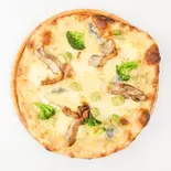 チキンとアボカドとブロッコリー Chicken, Avocado and Broccoli pizza（イタリアン料理のお店 Trattoria da Giovanni）