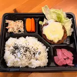 チーズインハンバーグ弁当（animal cafe cosy）