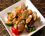 アサリのガーリック炒め Stir fried Clams Garlic（【本場インド風のカレー】アジア屋台 チャオパリバール 赤坂）