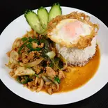 【チキン】ガパオライス(目玉焼き付き)(写真はイメージです)（エカマイ屋台）