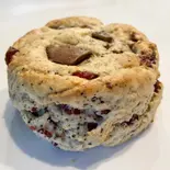 チョコとクランベリーのスコーン（Bibury Tea Rooms SCONEHOLIC OZASA）