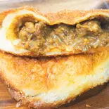 牛すじカレーパン（ベーカーズショップ パピオ）