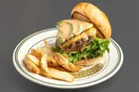 アボガドチーズバーガー【ポテト＆ピクルスセット】（Burgers＆Fries Sakura_Saku）