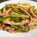 細切り豚肉とニンニクの芽炒め（東昇酒家 富士見店）