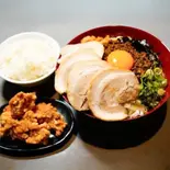 チャーシュー4枚のせ台湾まぜそば カラアゲ3個ごはん150gセット(【超美味でも980円】まぜぬなら まぜてみせよう まぜ麺屋 堺店)