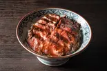 萬牛_ハラミ丼/ つぼ漬け、自家製辛子にんにく付（炭火たれ焼肉丼 萬牛カルビ 元住吉店）