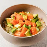 B3|アボカドサーモン丼 Avocado and Salmon bowl(醤油をかけない海鮮丼 うみさち 三田店)