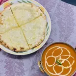 【人気NO.2】バターチキンカレー＆チーズナン・サラダ/Butter Chicken Curry＆Cheese Naan・Salad（【4ヶ月国を渡った料理長】印カレー PAIYO）