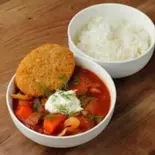 ミートコロッケボルシチカレーBorscht Curry with Meat Croquette（トットマン食堂のボルシチカレー）