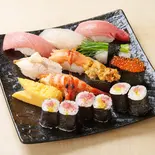 極上にぎり(にぎり9貫、切玉子、巻物1本)（鮨處八千代 飯田橋店）