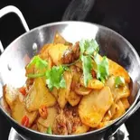 豚肉とジャガイモの 四川風味小鍋(干锅土豆)（中華料理美山飯店）