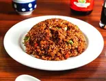 特製！黒チャーハン Our Specialty！ Black Fried Rice（関内景記）