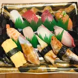 おまかせ握り 12貫（うおがし本店）