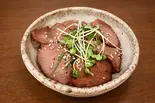 牛タンの炙り焼き丼(【豚レアステーキ丼 】ぶらん)