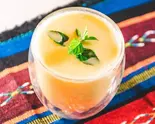 自家製マンゴーラッシー(アイス) Homemade mango lassi (iced)(たっぷり野菜のサラダボウル)