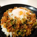 コージーライス(まかないから生まれたスパイシーミンチ炒め乗せご飯) Godzilla Rice（中華料理ドラゴン）