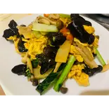 豚肉卵キクラゲ炒め丼(木须肉盖饭)（中華料理 錦園）
