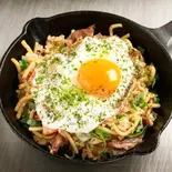 そばめし Soba and Rice Cooked with Vegetables and Meat（鉄板焼くるみ）