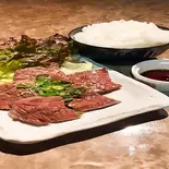 牛ハラミ丼(並)(にくどころ参香)