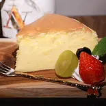 ふんわりカプリ風スフレチーズケーキ（よねおじさんのケーキ屋さん 鶴橋店）