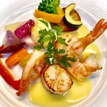 北海道産ホタテと海老のポワレ レモンバターソース（レストラン ラ・セゾン）