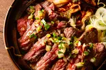 さっぱりと！薬味たっぷり香味たれ [上]厚切り牛ハラミ丼/ 150g（【炭火焼き】柔らかヘルシー肉のり弁ハラミ太郎 元住吉店）