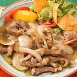 玉ねぎとステーキのビール煮（ラス・デリシアス）