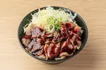 激辛カルビ丼（肉丼専門店 新長田肉劇場）