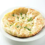 チーズガーリックナン Cheese Garlic Naan(タイ・インド料理のお店 ALMOND TREE)