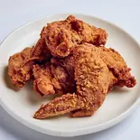 カンジャンチキン(骨付き半羽) + チキンム(大根ピクルス)付き（韓国家庭料理ジャンモ 聖蹟桜ヶ丘店）
