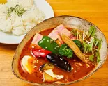厚切りベーコンと野菜12種のスープカレー（北海道料理・スープカレー年輪）