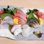 本マグロ入りおまかせ鮮魚五点盛り（鮮魚 きかん坊 大丸商店）