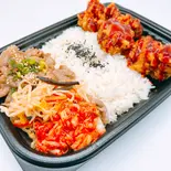 【デカ盛】キムチ牛カルビ&ヤンニョムチキン5個プレート※即席袋みそ汁付(【元祖!デカ盛】どん亭)