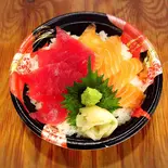 マグロとサーモンの2色丼(海鮮&うなぎのはまちゃん)